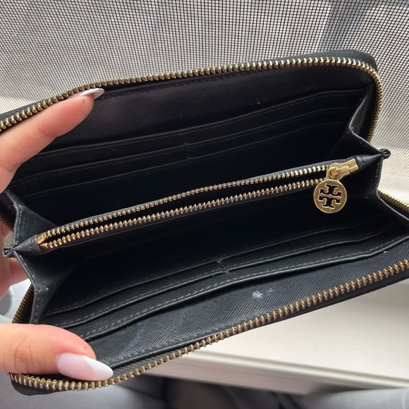 Tory Burch Leather Continental Wallet - Picture 6 of 7